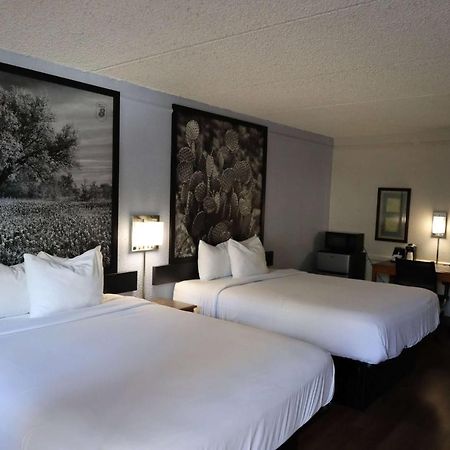 Отель Super 8 By Wyndham Austin South I-35 Экстерьер фото