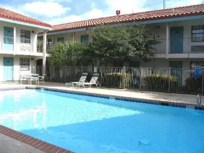 Отель Super 8 By Wyndham Austin South I-35 Экстерьер фото