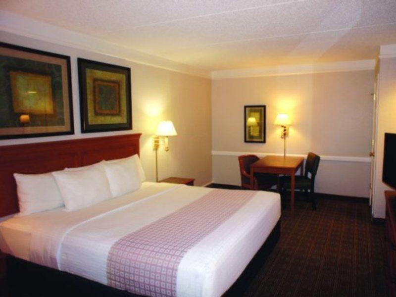 Отель Super 8 By Wyndham Austin South I-35 Экстерьер фото